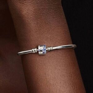 BNWT PANDORA Sparkling Barrel Clasp Bangle